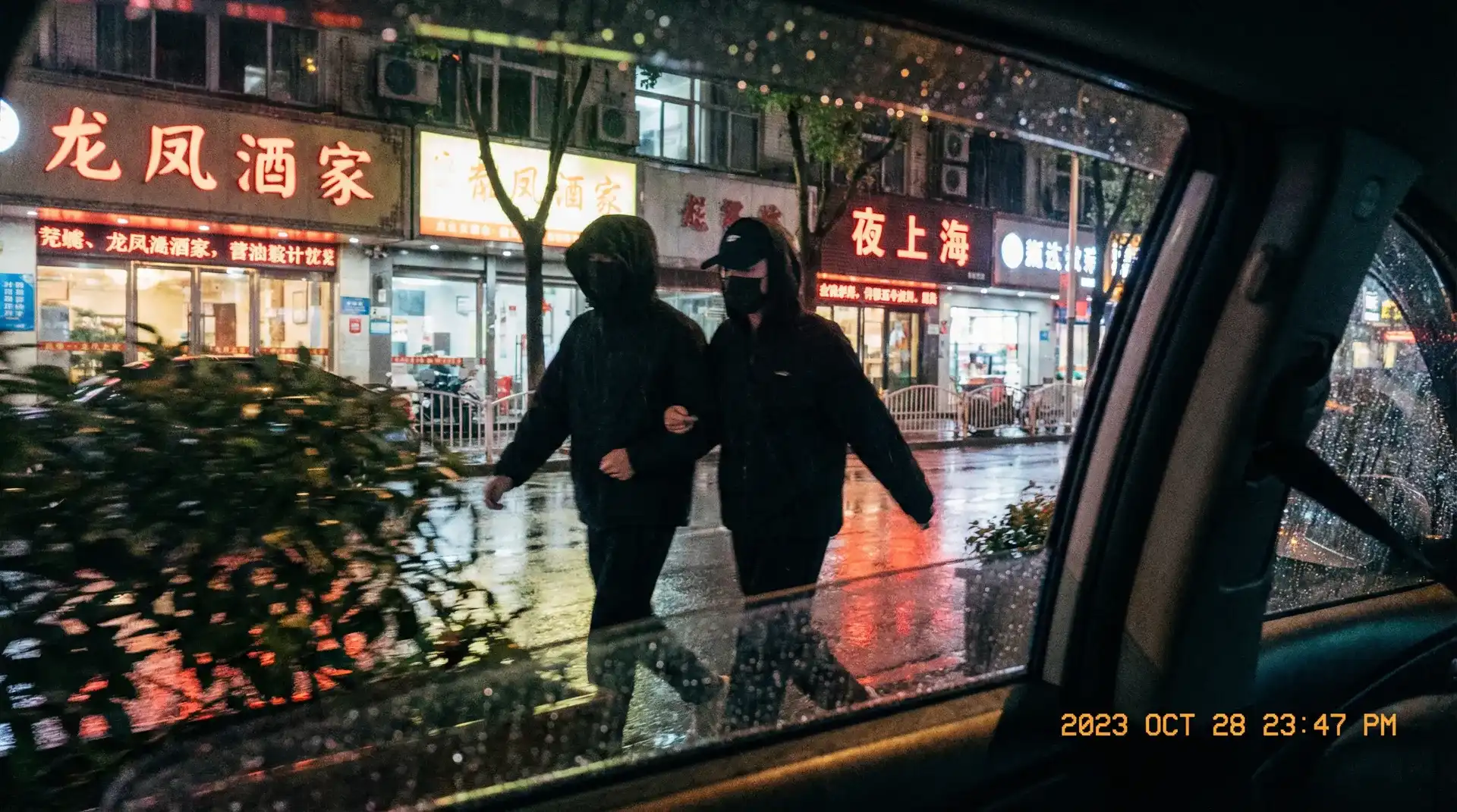 麻豆公寓 - 顶流明星深夜密会现场抓拍照片